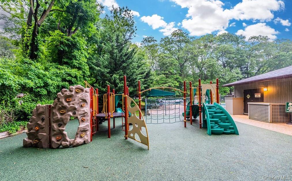 33 Club House Court # 33, Jericho, NY 11753