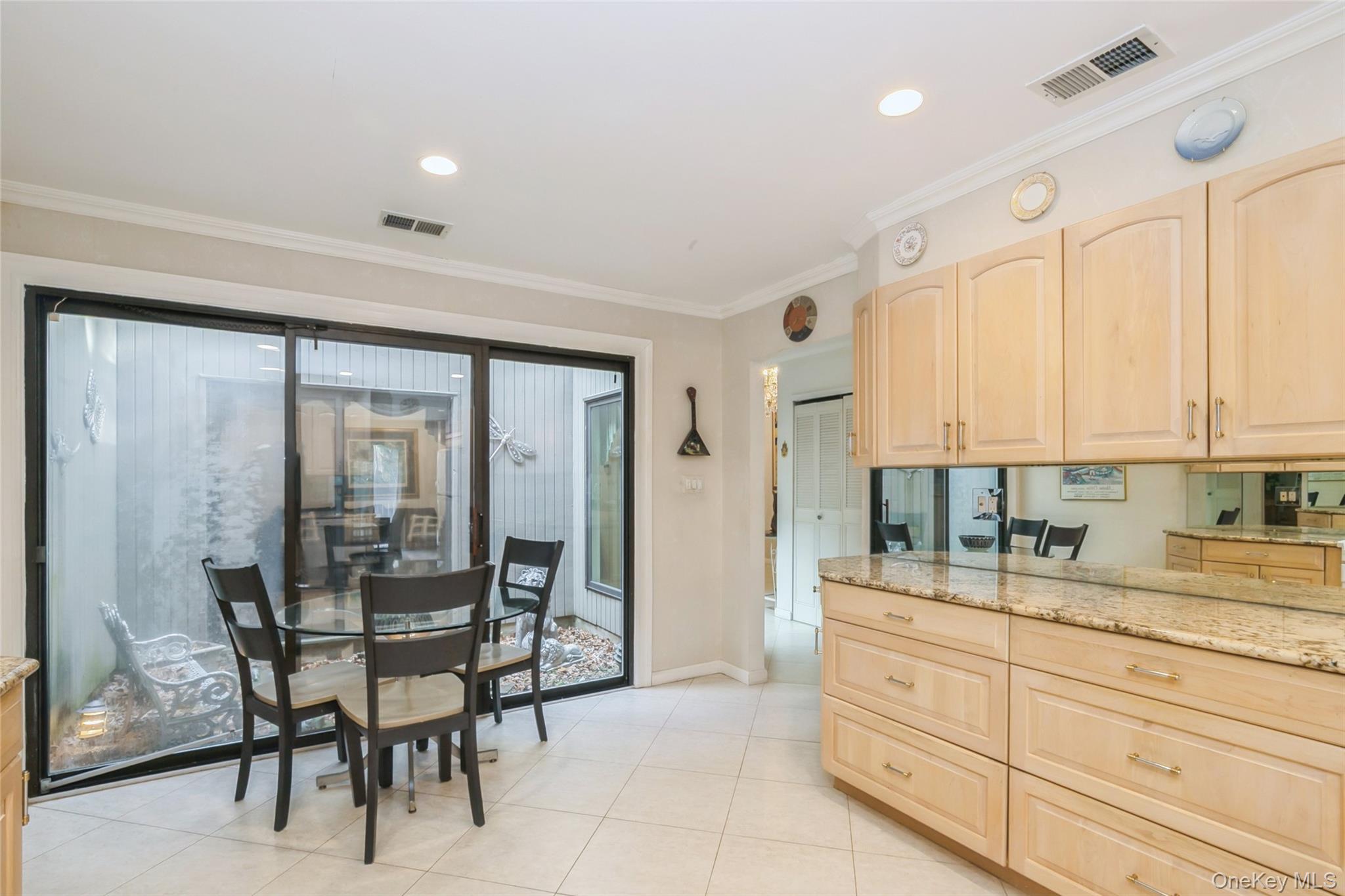 33 Club House Court # 33, Jericho, NY 11753