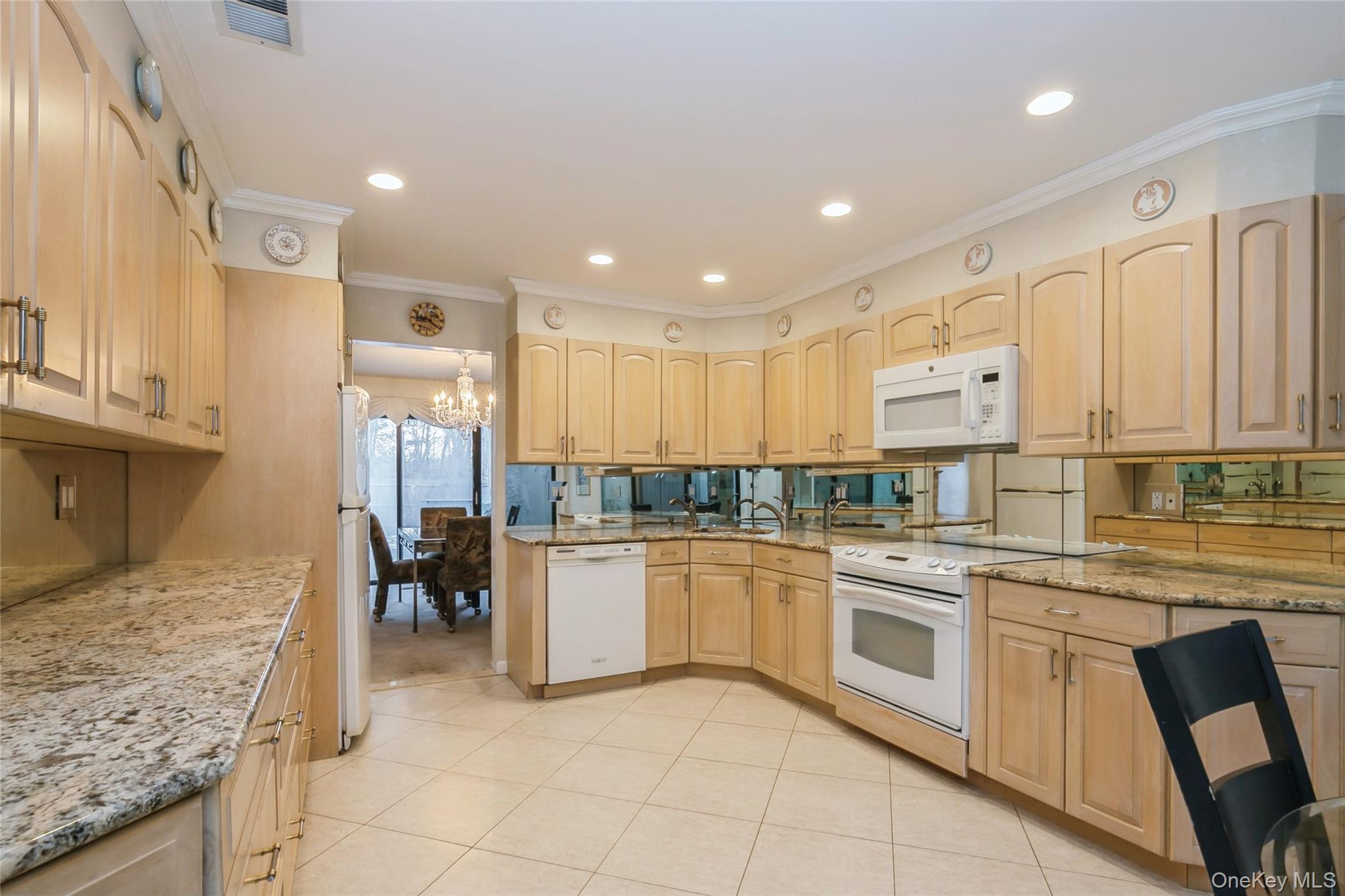 33 Club House Court # 33, Jericho, NY 11753