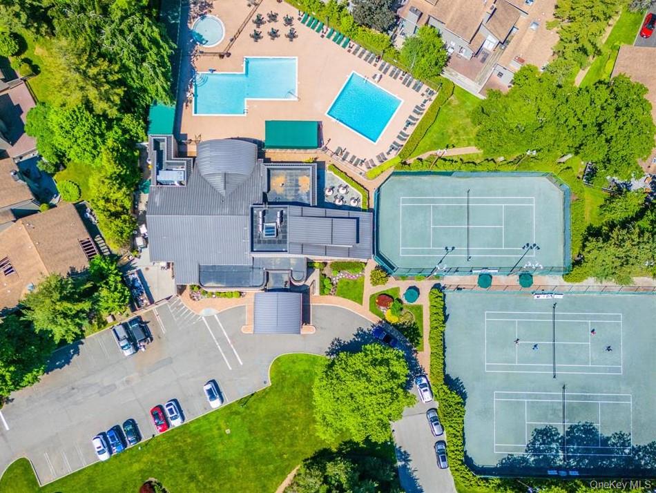 33 Club House Court # 33, Jericho, NY 11753