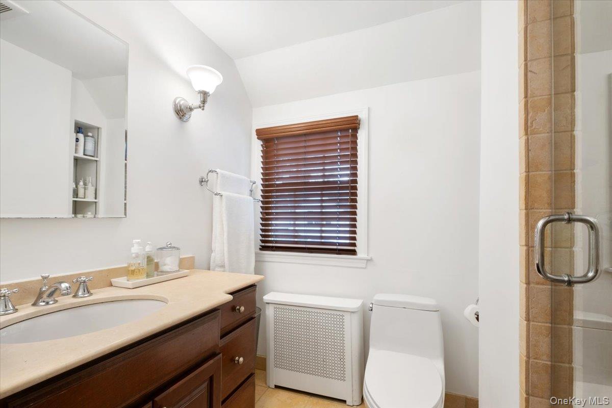 12 Stoneleigh Close, Scarsdale, NY 10583