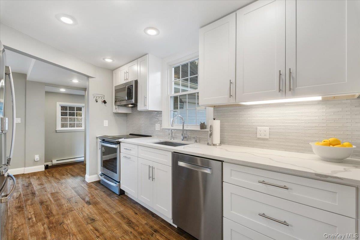 12 Stoneleigh Close, Scarsdale, NY 10583