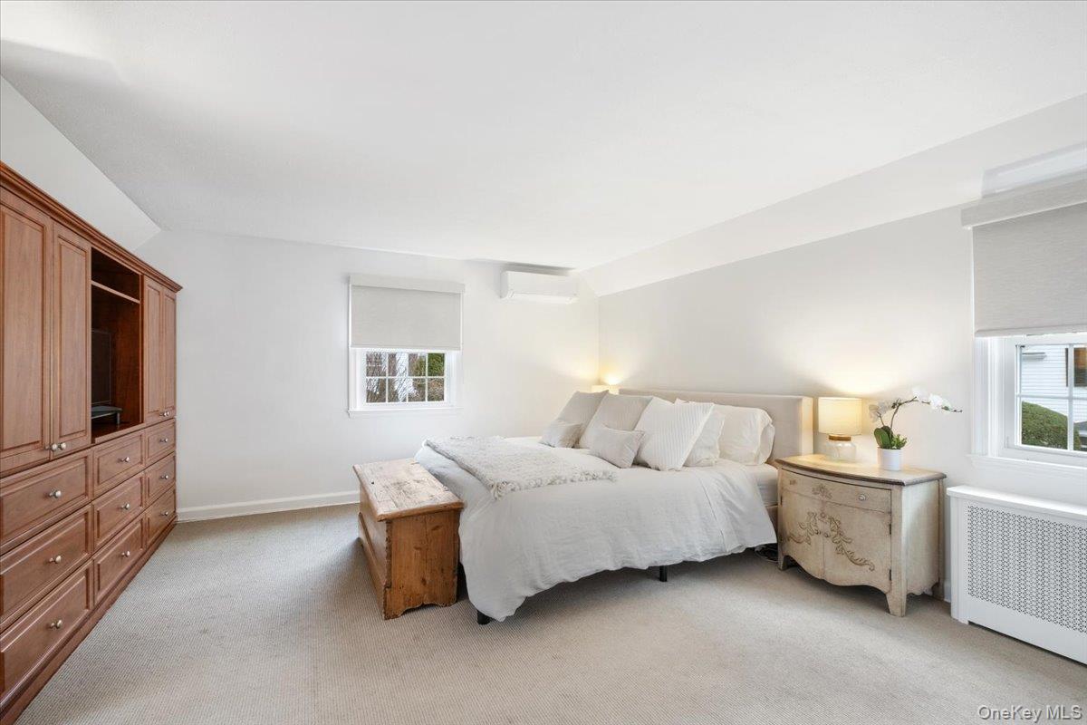 12 Stoneleigh Close, Scarsdale, NY 10583