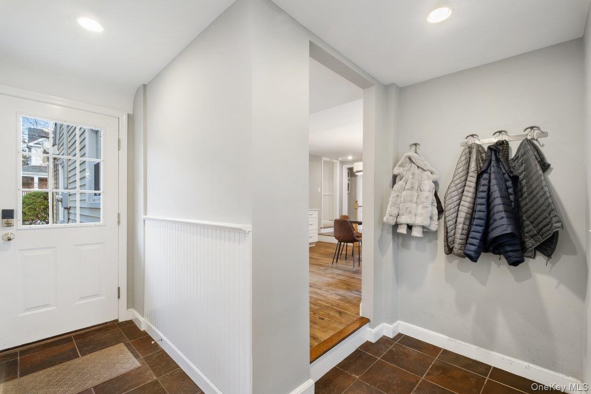 12 Stoneleigh Close, Scarsdale, NY 10583