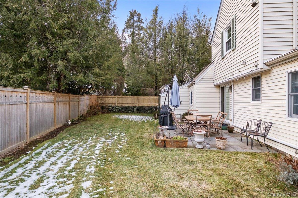 12 Stoneleigh Close, Scarsdale, NY 10583