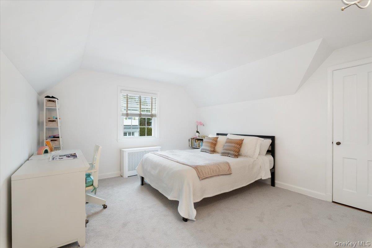 12 Stoneleigh Close, Scarsdale, NY 10583