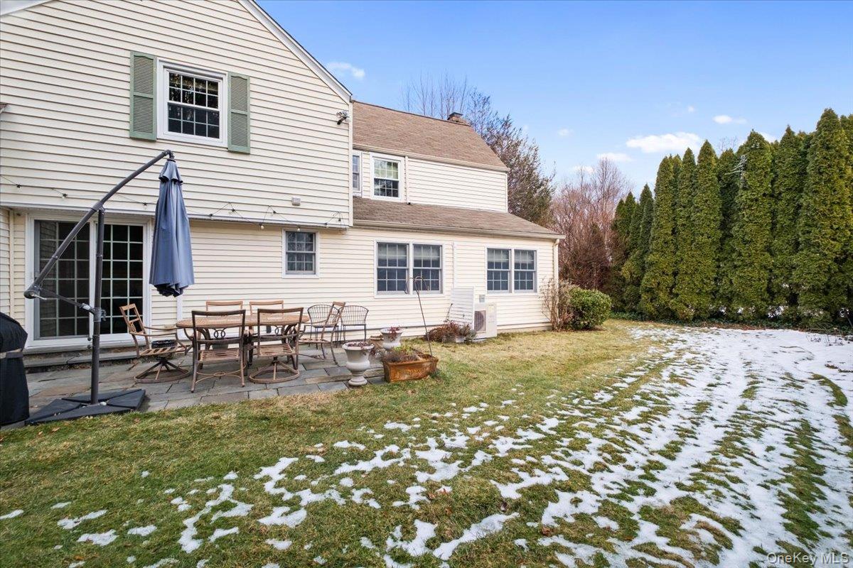 12 Stoneleigh Close, Scarsdale, NY 10583