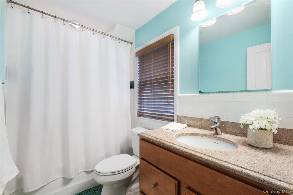 12 Stoneleigh Close, Scarsdale, NY 10583