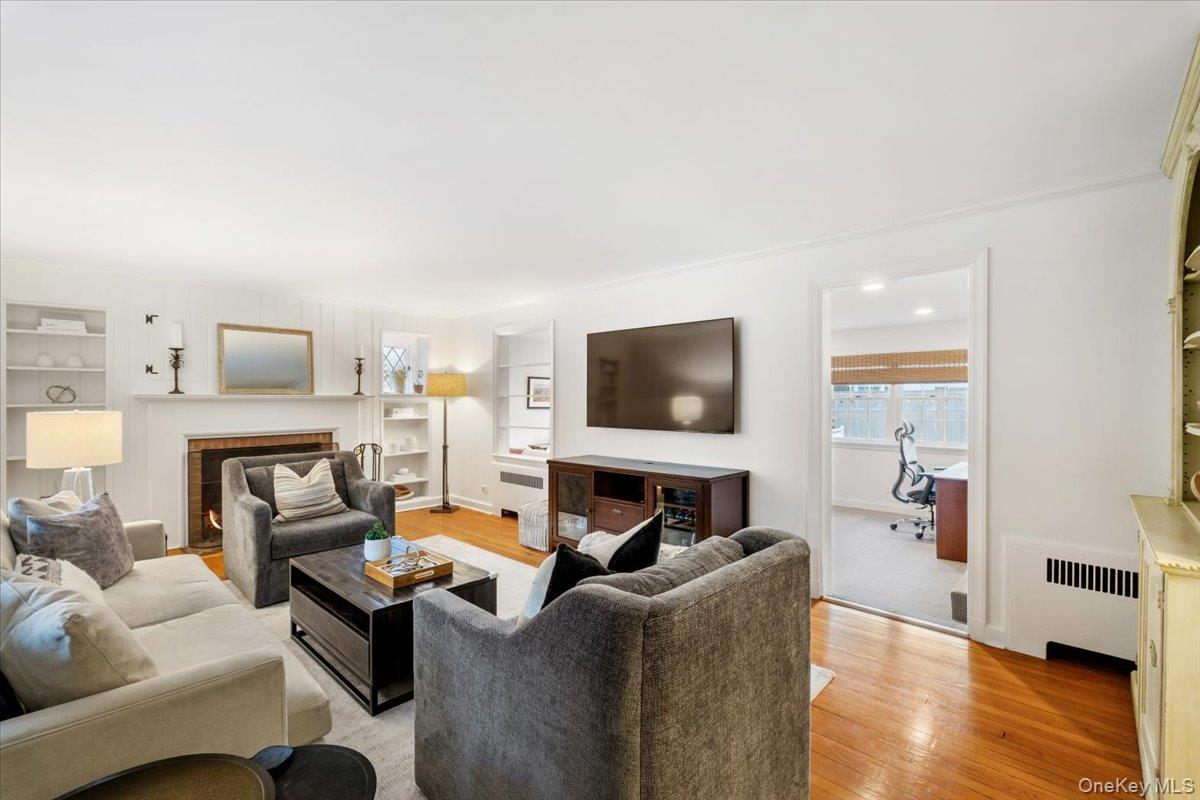 12 Stoneleigh Close, Scarsdale, NY 10583