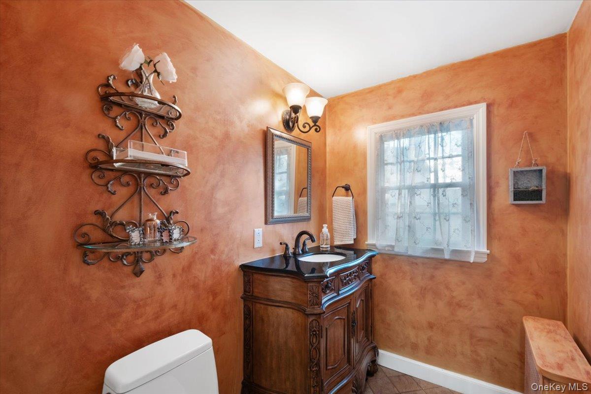 12 Stoneleigh Close, Scarsdale, NY 10583