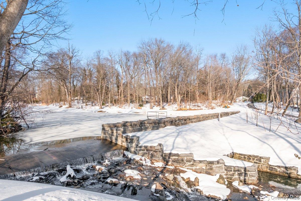 3 Runyon Place, Scarsdale, NY 10583