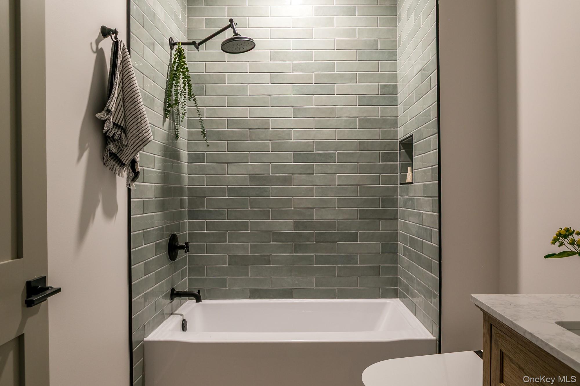 33 Betten Court, Saugerties, NY 12477