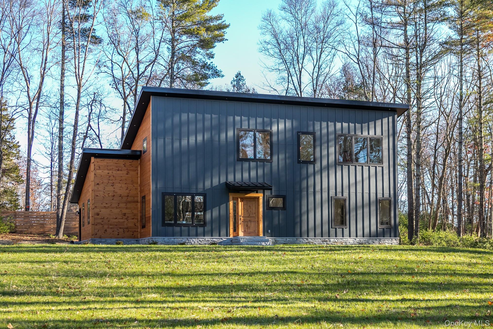 33 Betten Court, Saugerties, NY 12477