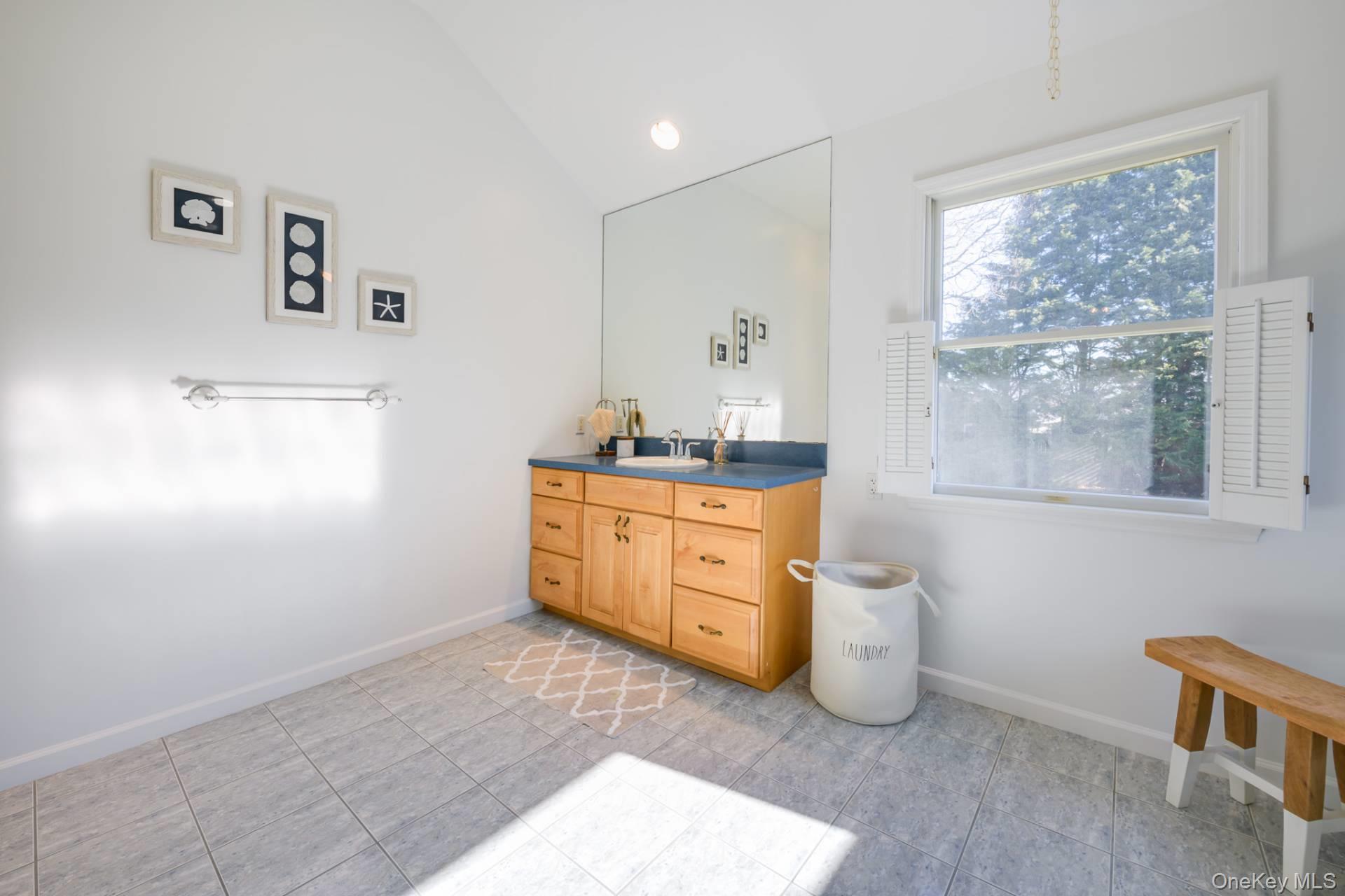 9 Carter Road, Hampton Bays, NY 11946