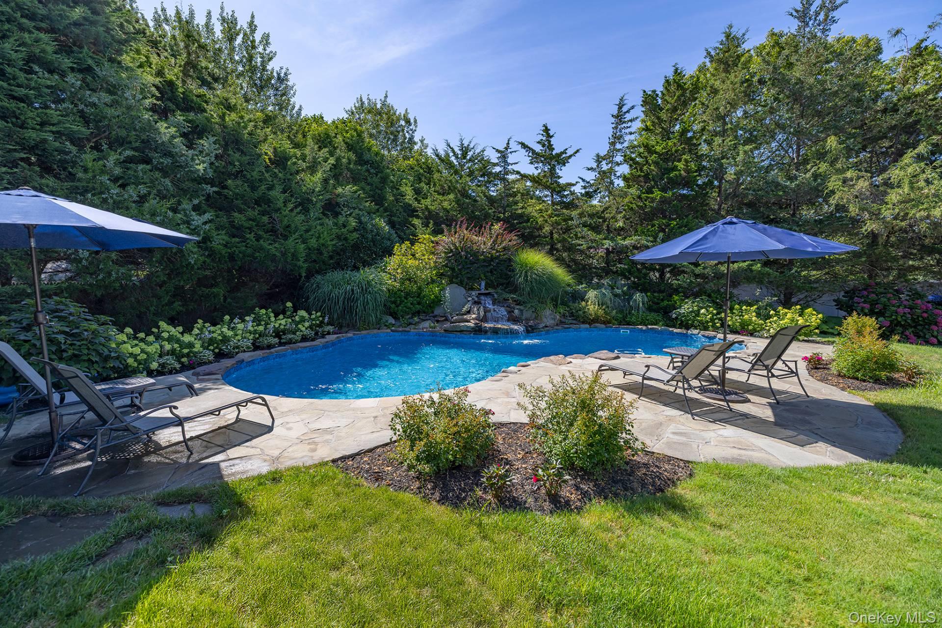 9 Carter Road, Hampton Bays, NY 11946