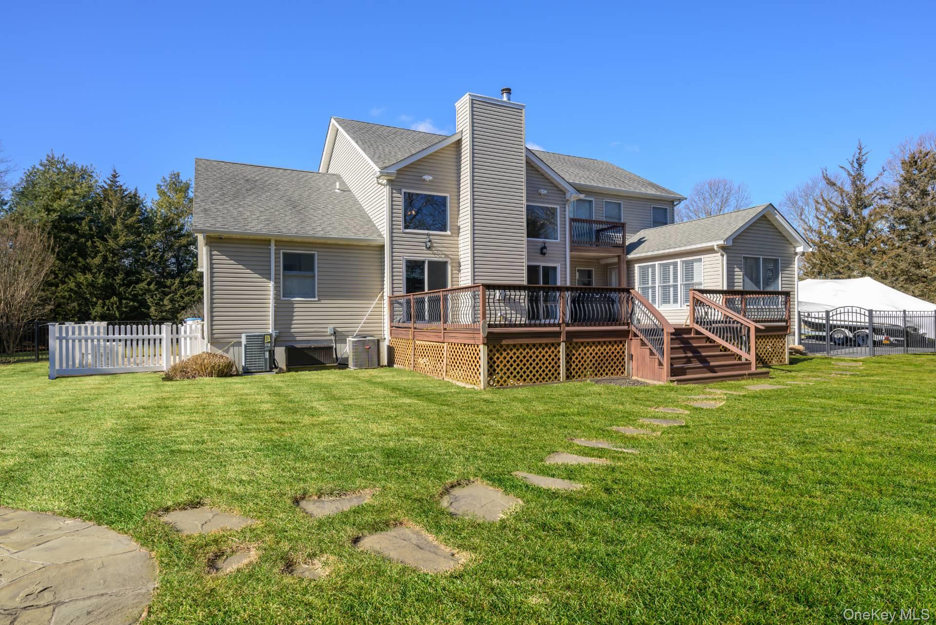 9 Carter Road, Hampton Bays, NY 11946