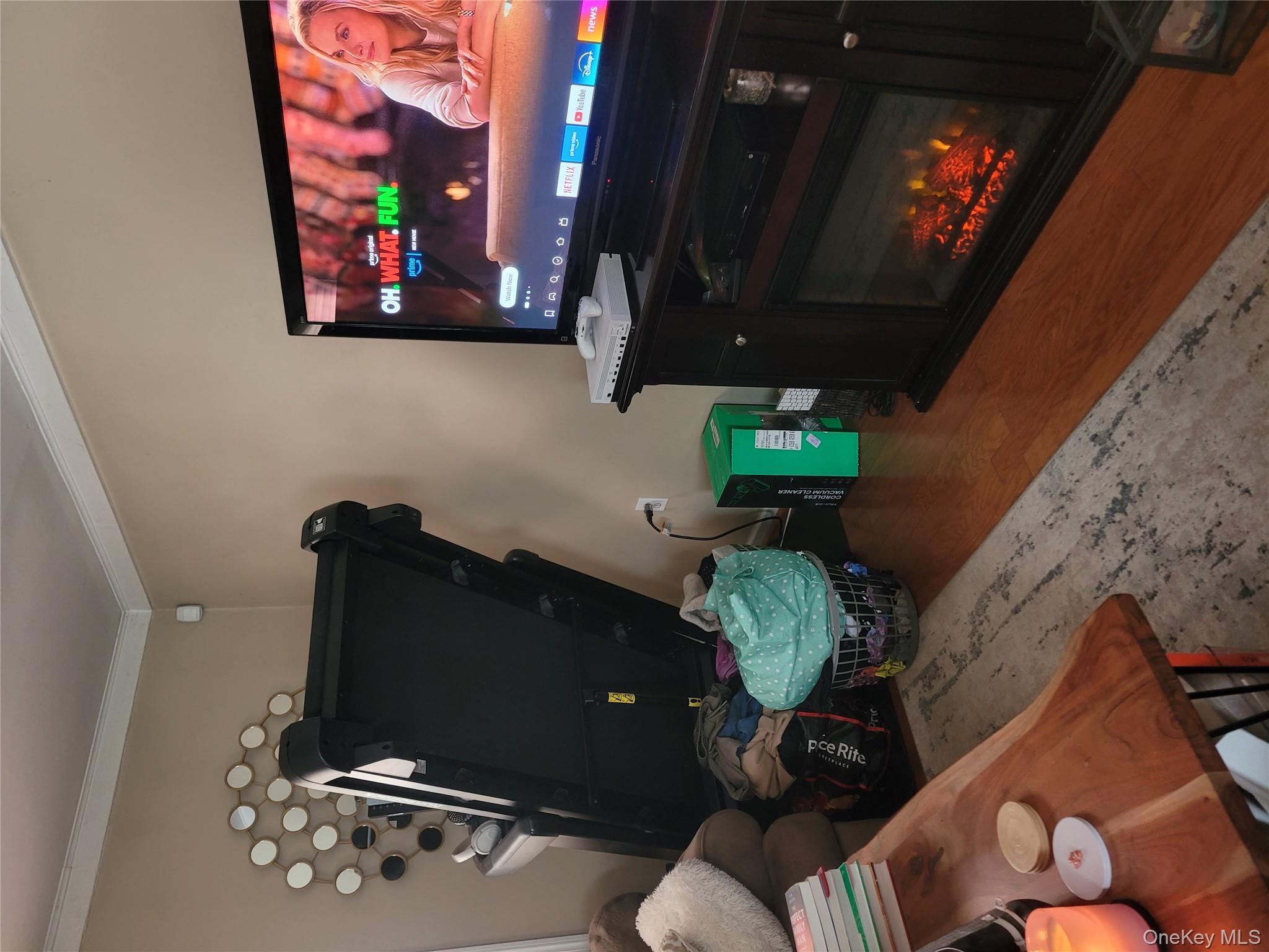 12 Garland Lane, Westbury, NY 11590