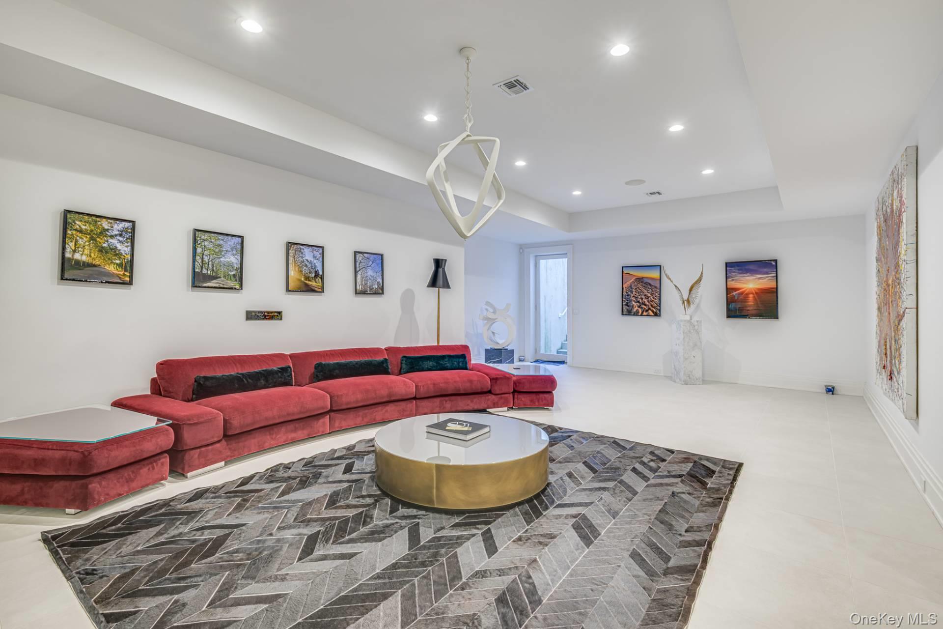 94 Rosko Lane, Southampton, NY 11968