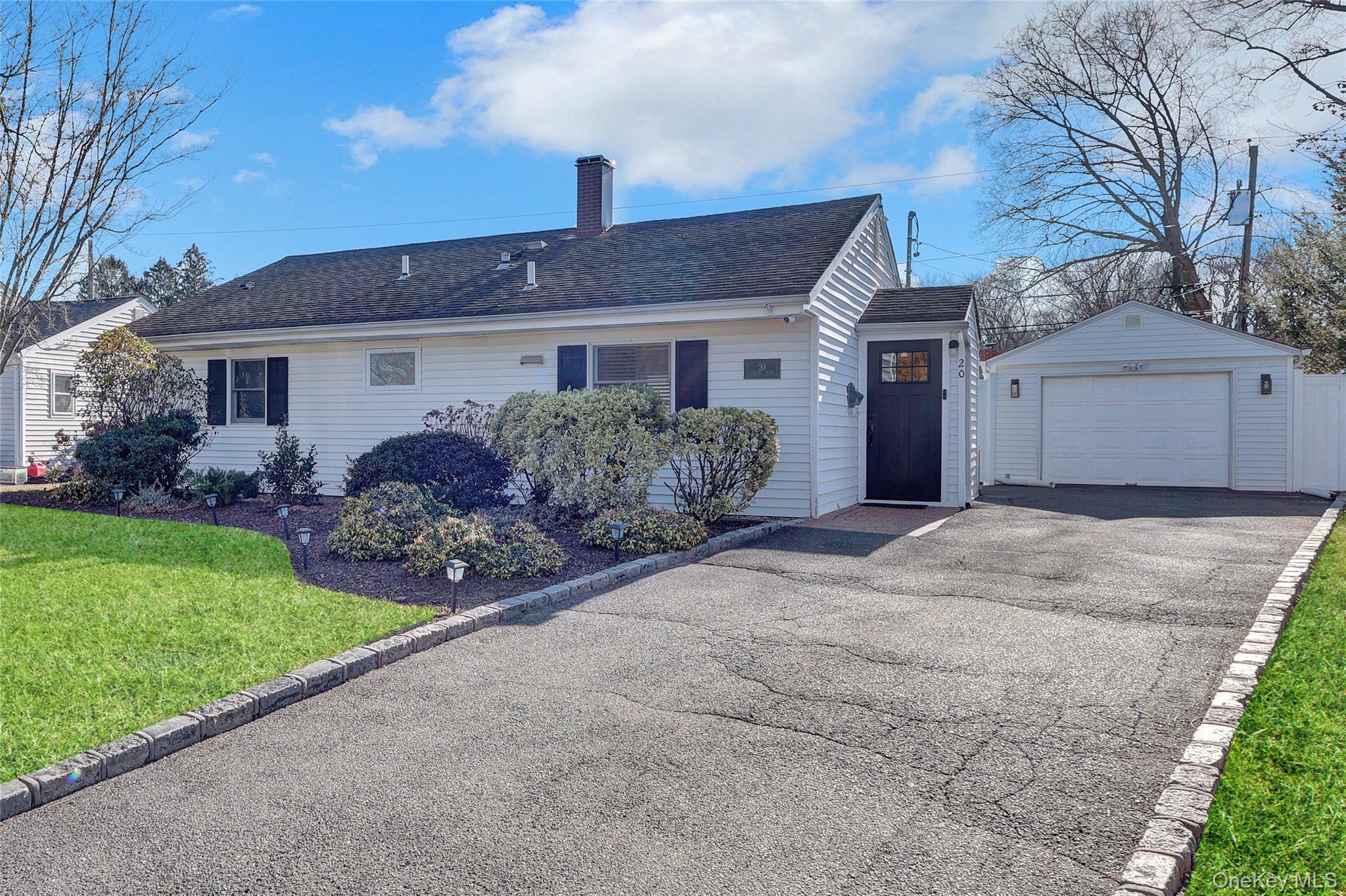 20 Collins Road, Glen Head, NY 11542