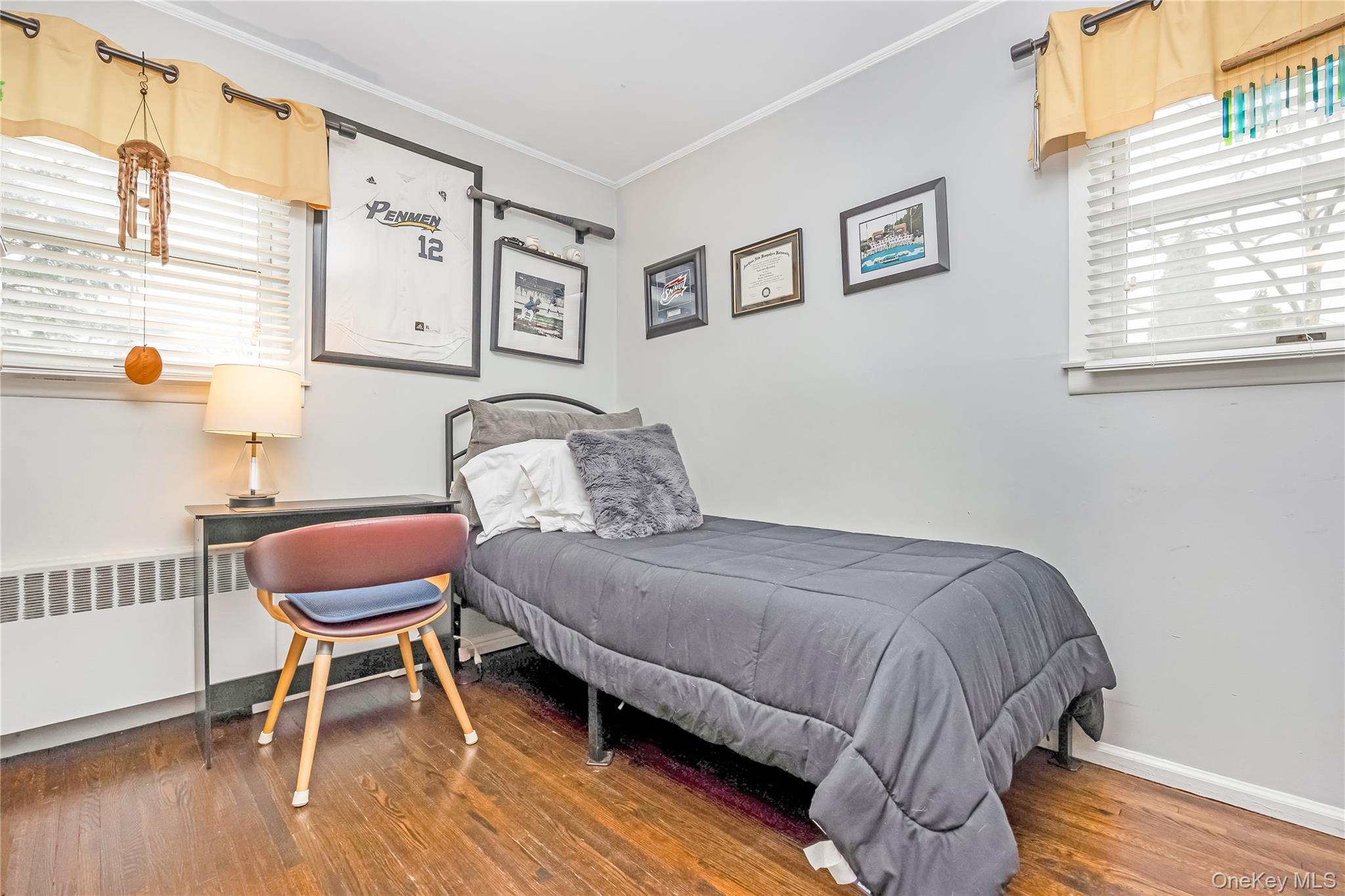 10 Roxbury Street, Farmingdale, NY 11735