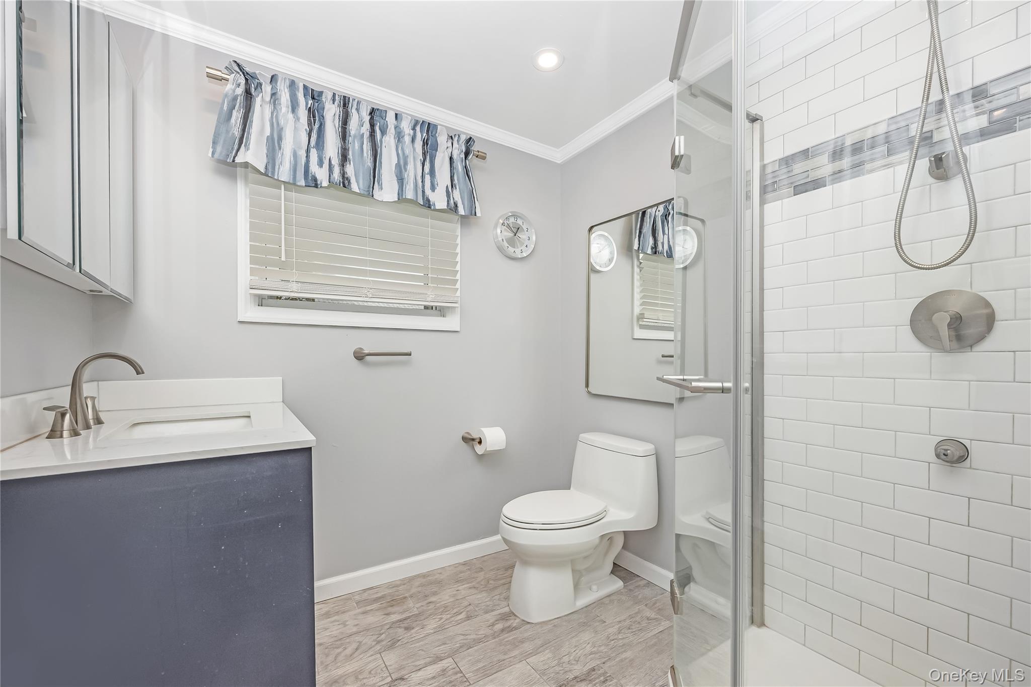 10 Roxbury Street, Farmingdale, NY 11735