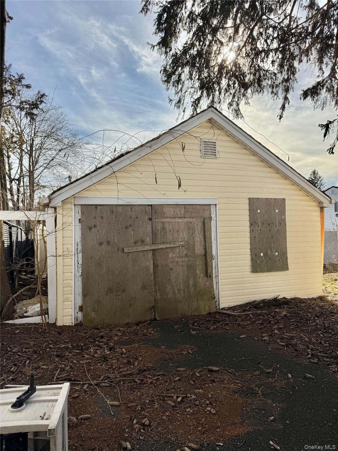 Kenmore Street, Deer Park, NY 11729