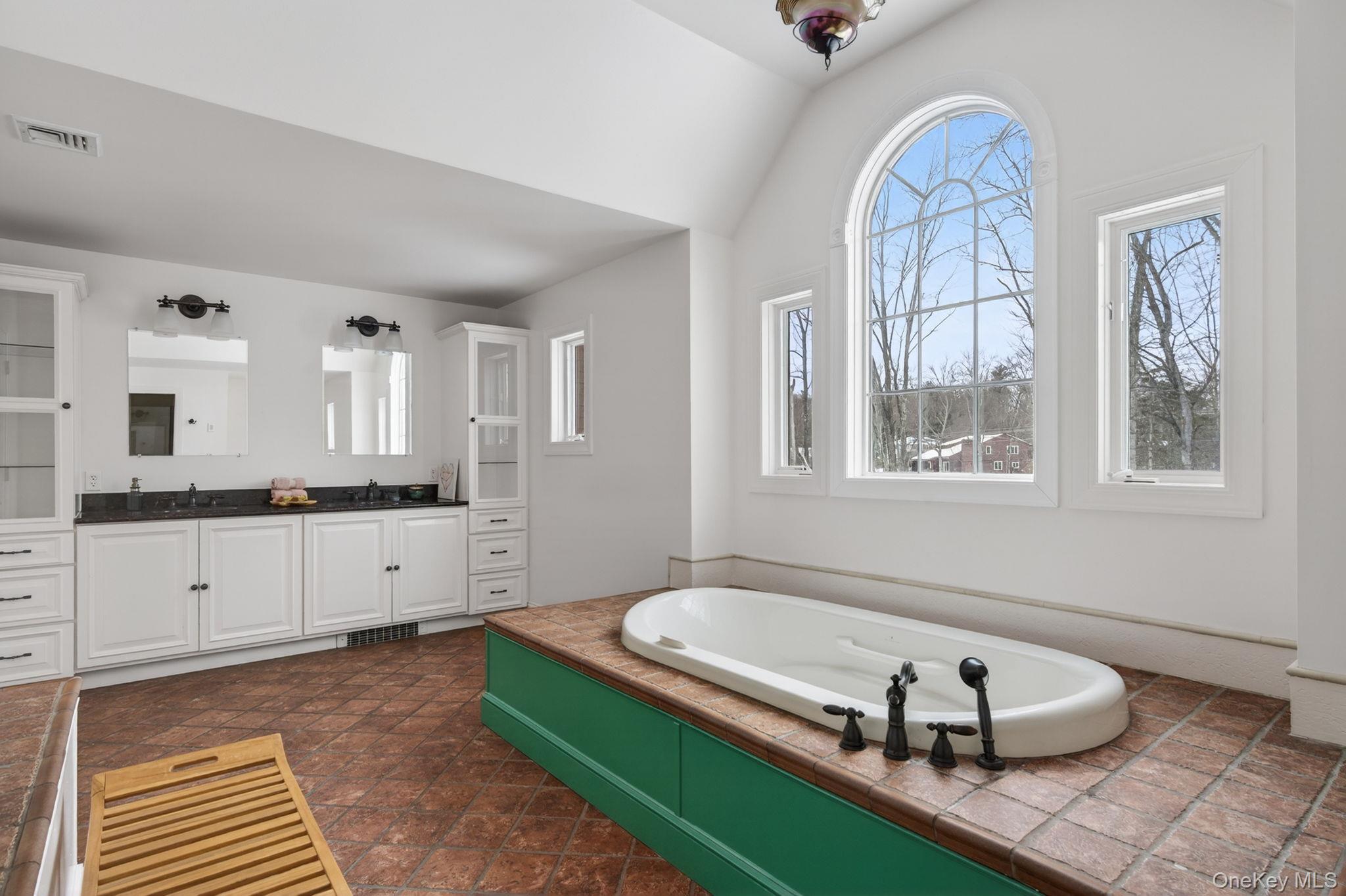 30 Alison Court, Kingston, NY 12401