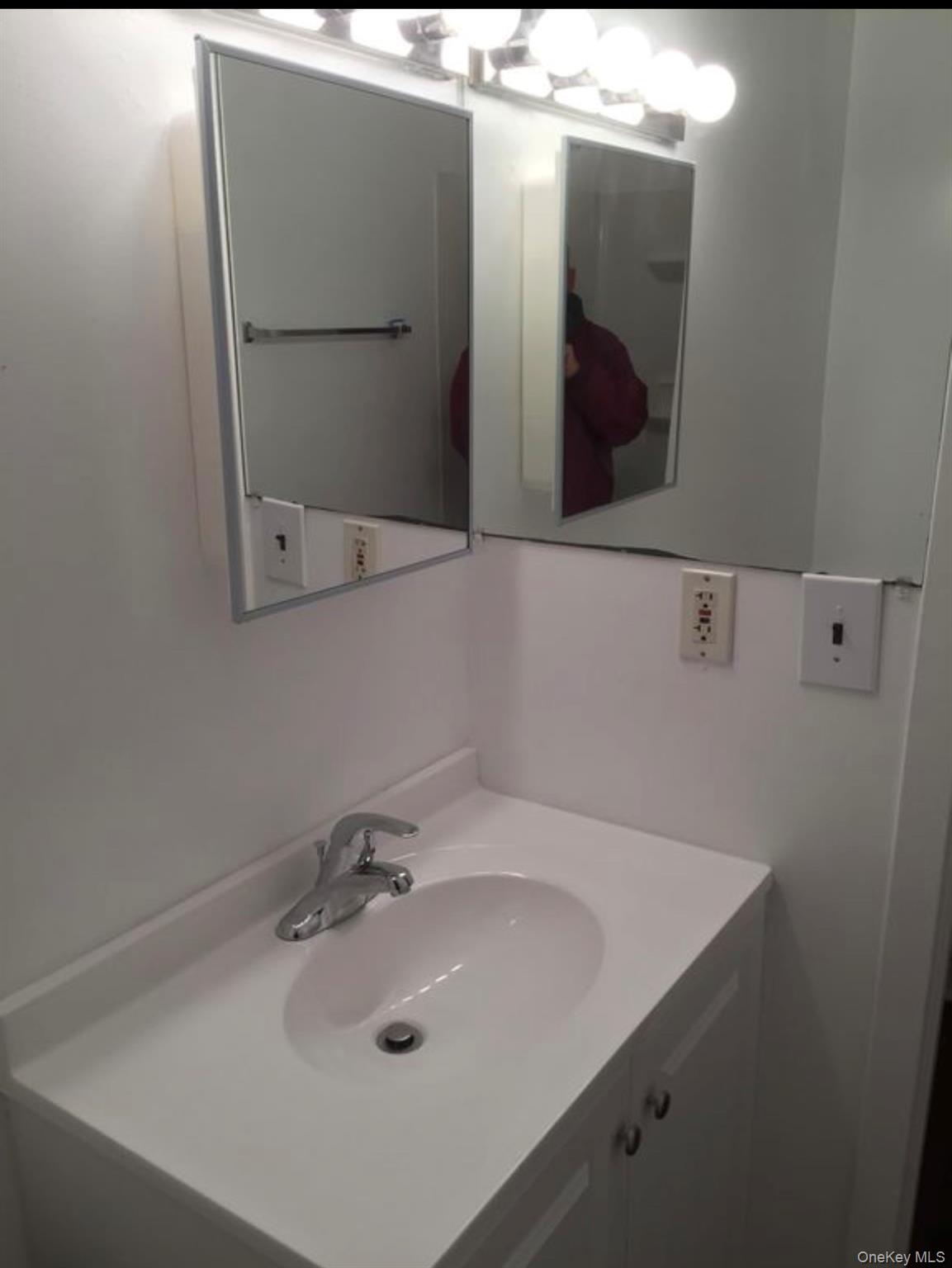 206 W Broadway, Port Jefferson, NY 11777