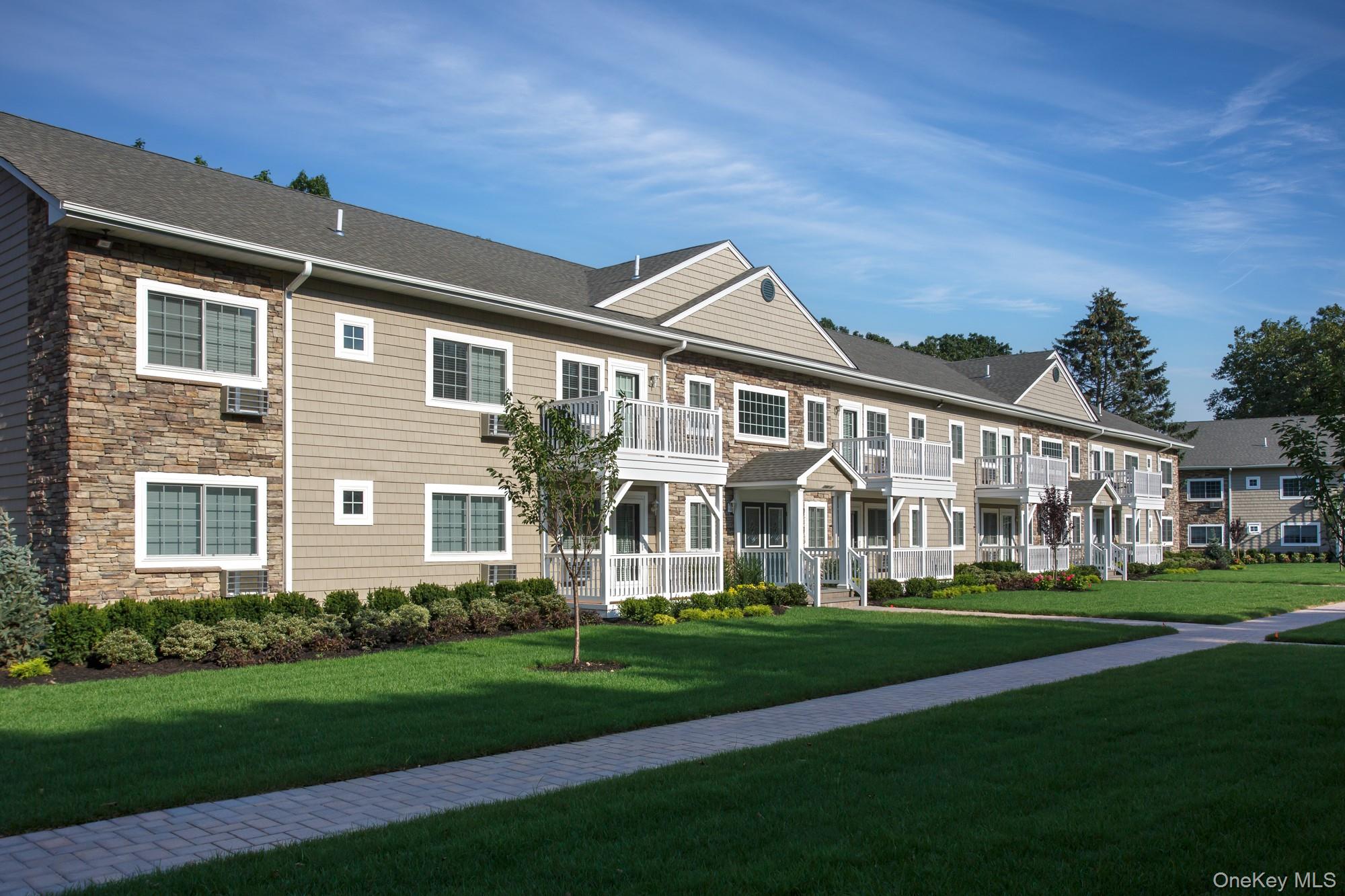 198A Jefferson Avenue # 2D, Saint James, NY 11780