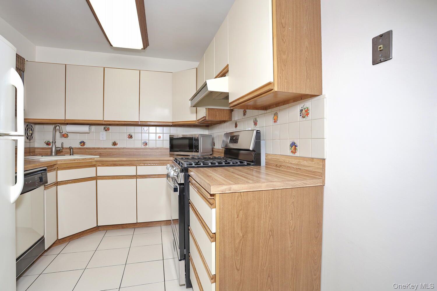 64 S Hillside Place, Elmsford, NY 10523