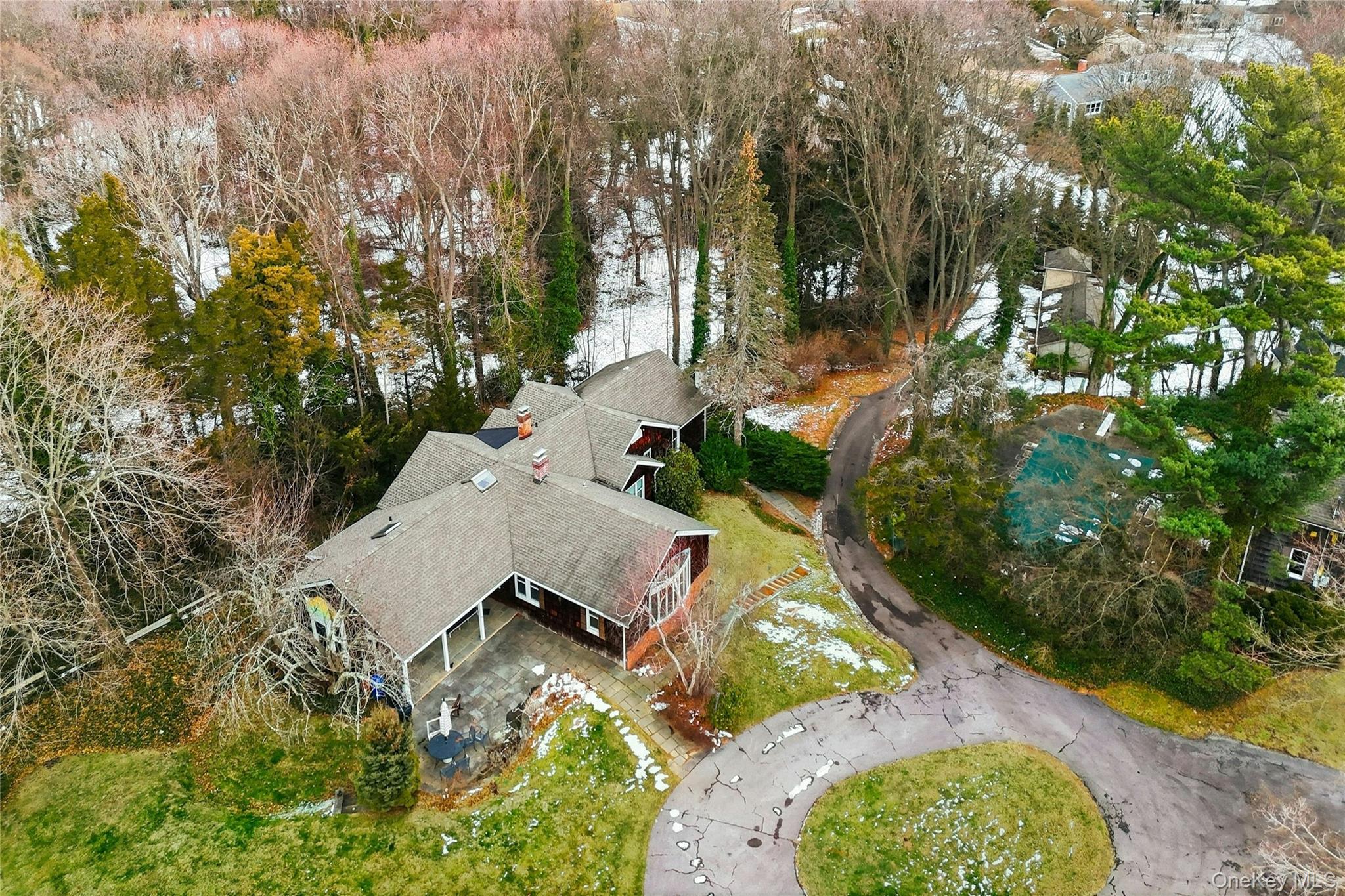 54 Cove Road, Huntington, NY 11743