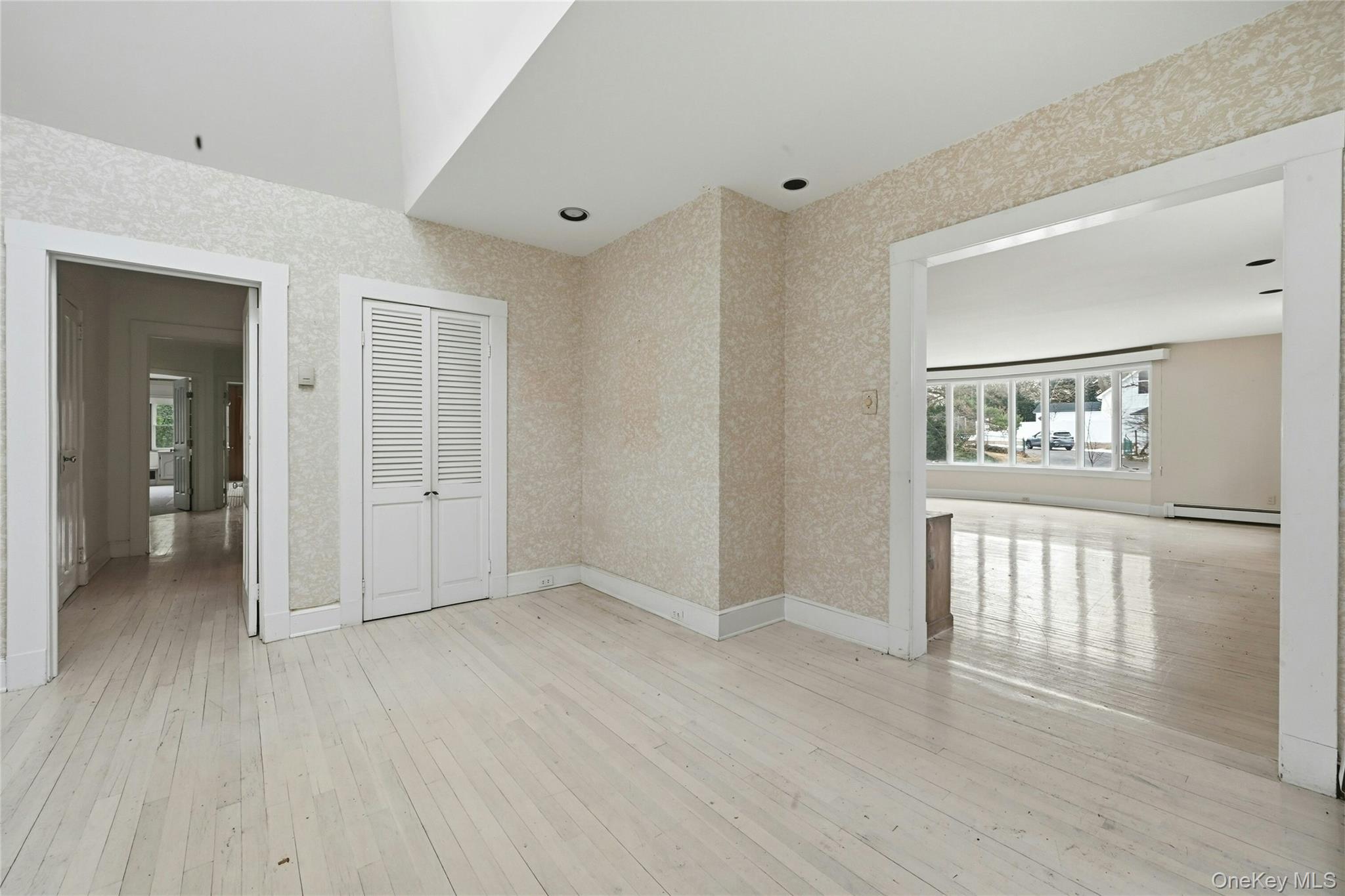 54 Cove Road, Huntington, NY 11743