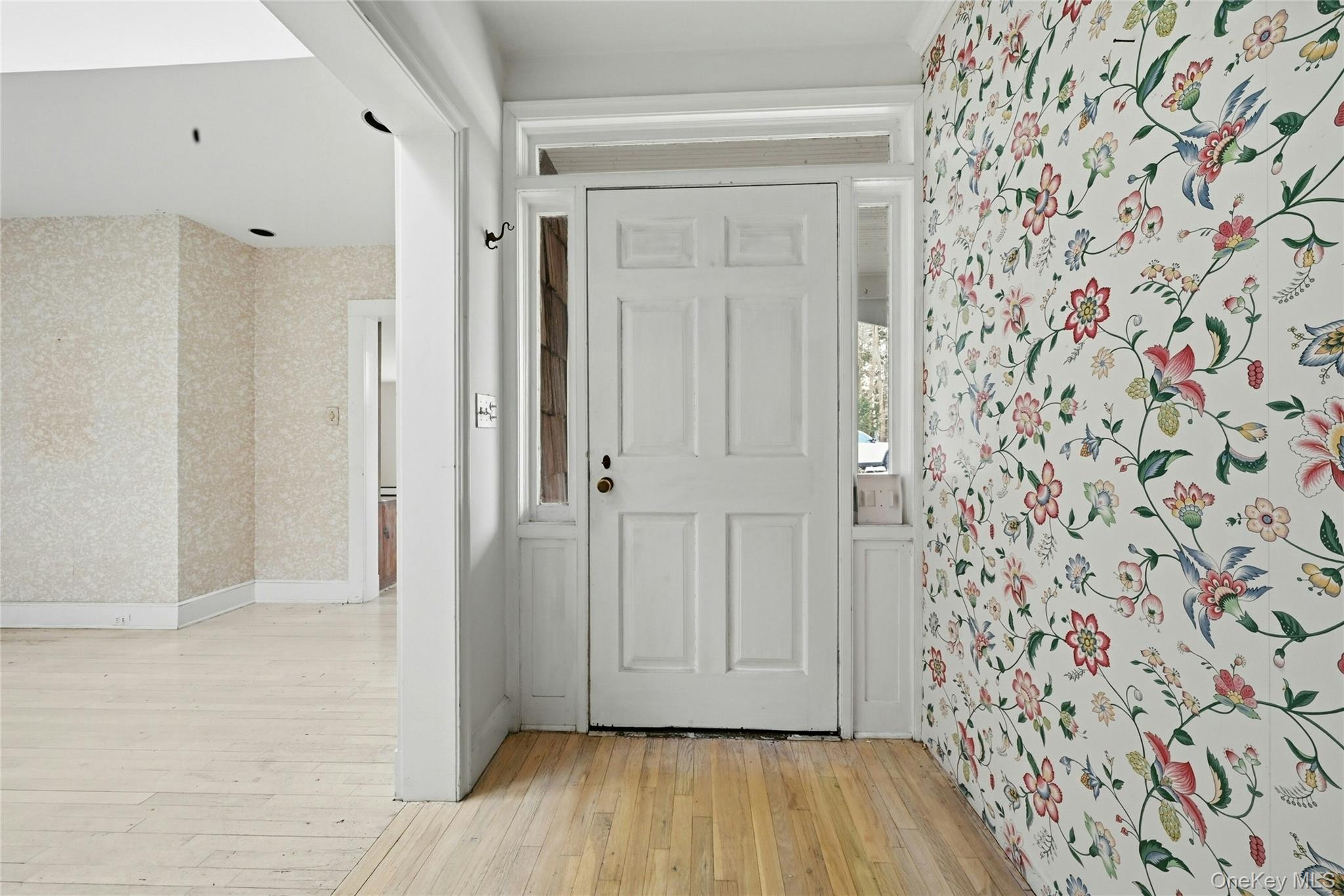 54 Cove Road, Huntington, NY 11743