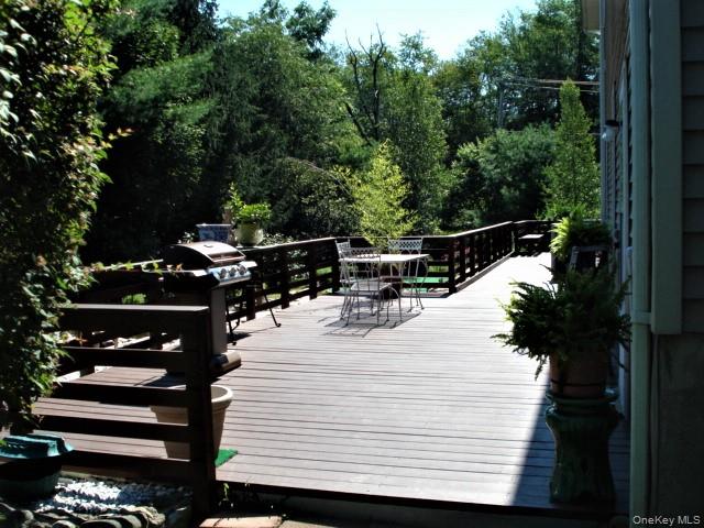 39 State Route 211, Cuddebackville, NY 12729