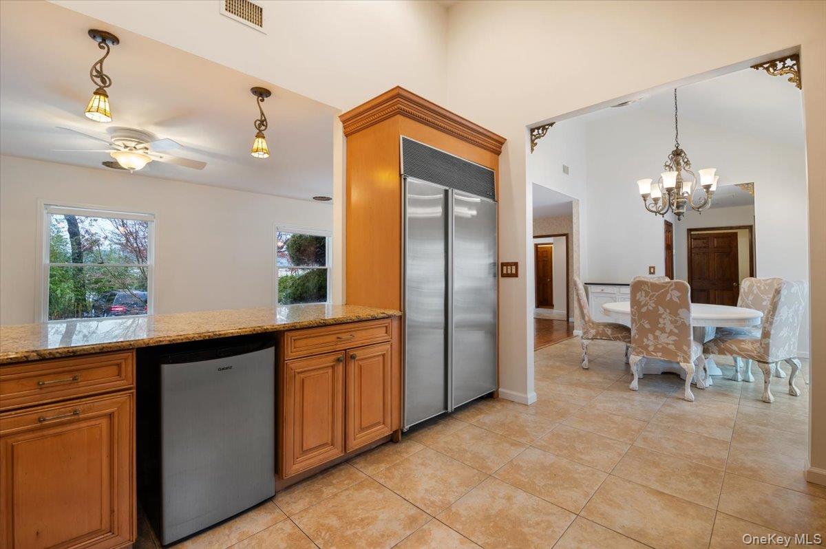 33 Fleets Cove Road, Huntington, NY 11743