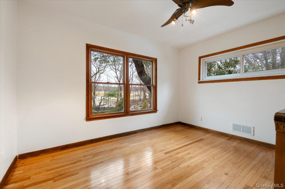 33 Fleets Cove Road, Huntington, NY 11743