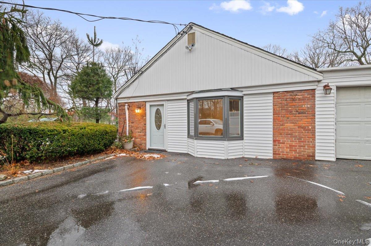 33 Fleets Cove Road, Huntington, NY 11743