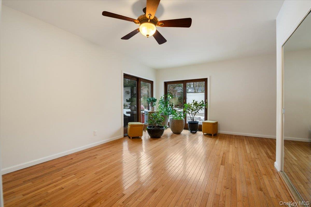 33 Fleets Cove Road, Huntington, NY 11743