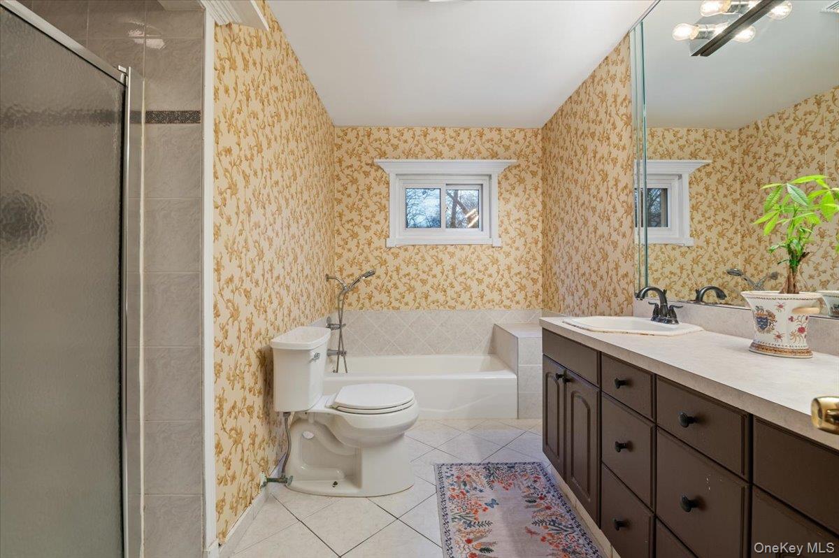 33 Fleets Cove Road, Huntington, NY 11743