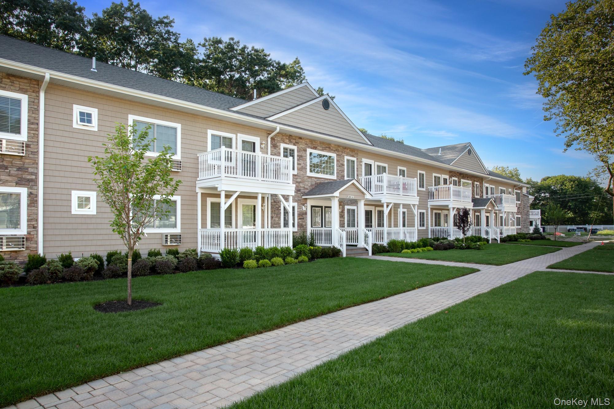 196B Jefferson Avenue # 2B, Saint James, NY 11780