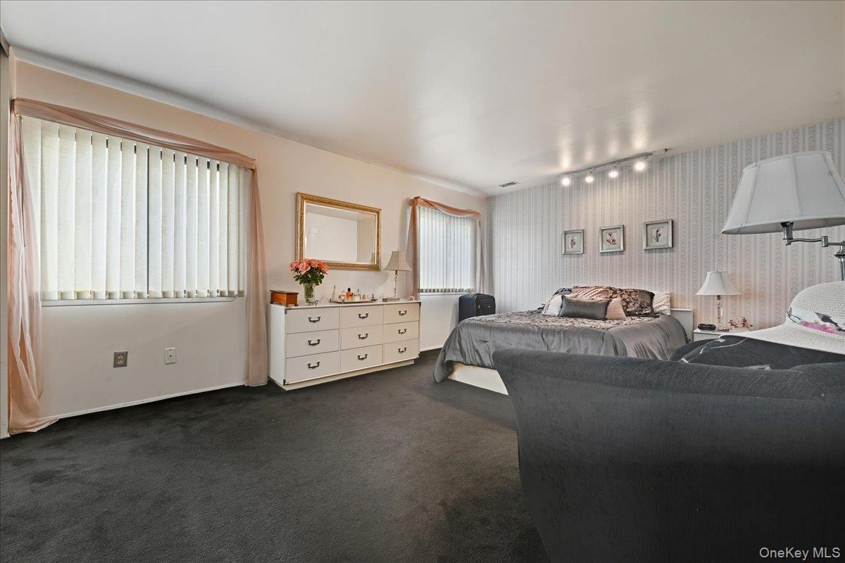 47 Balsam Court, Wantagh, NY 11793