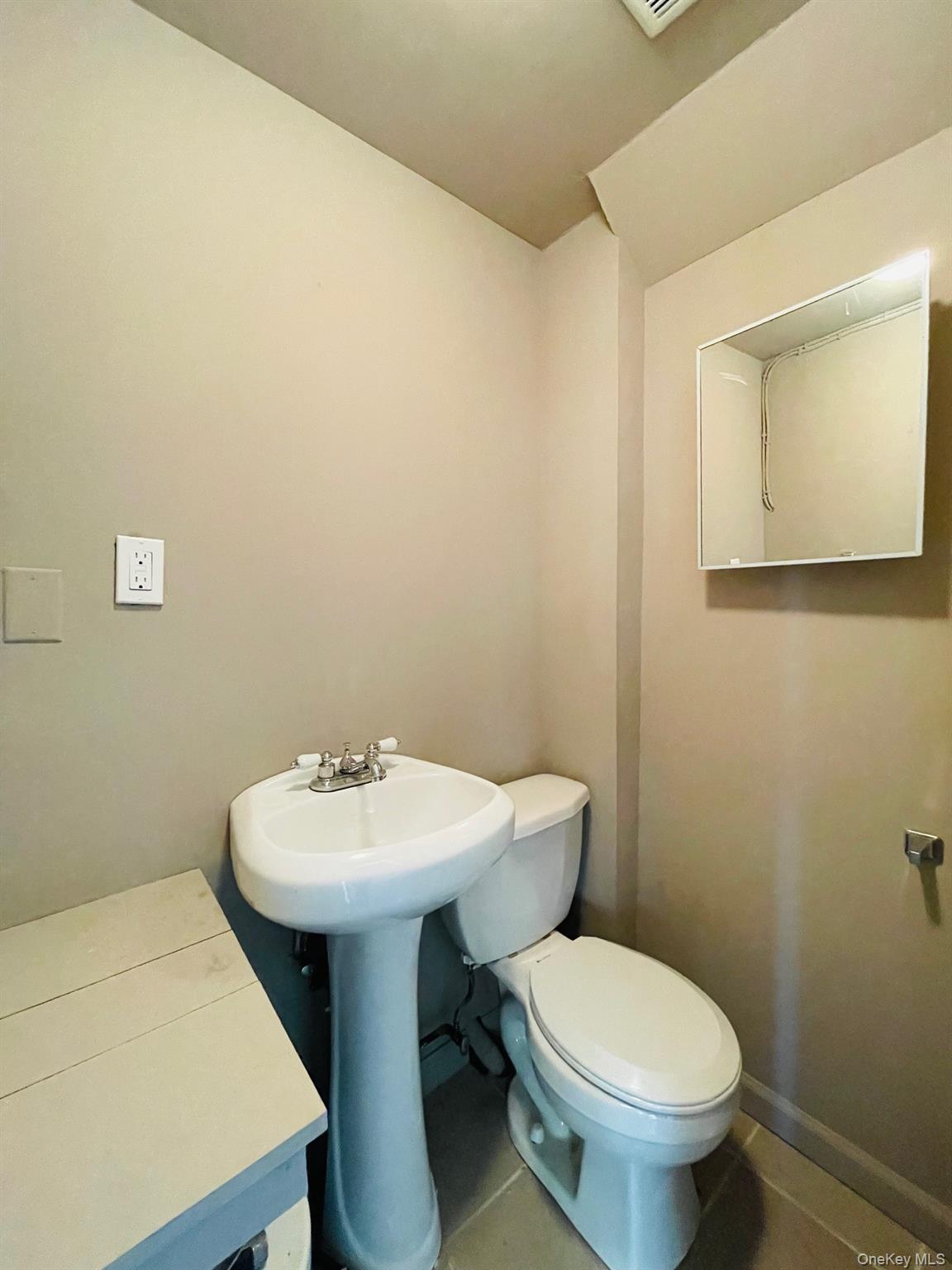 12 Gillette Avenue, Sayville, NY 11782