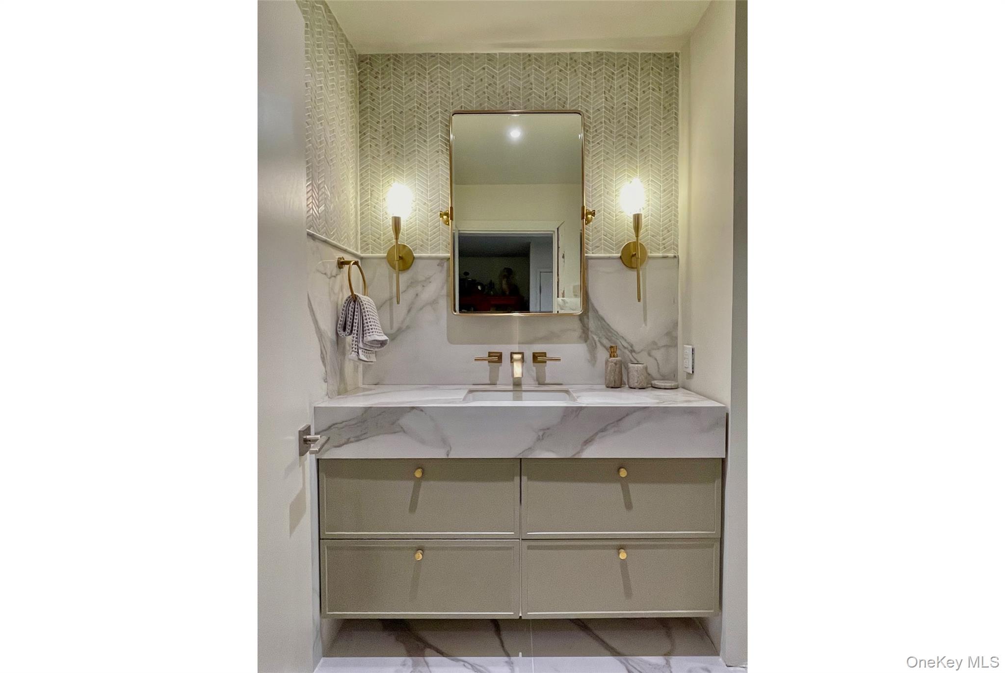 1050 King Street, Orient, NY 11957