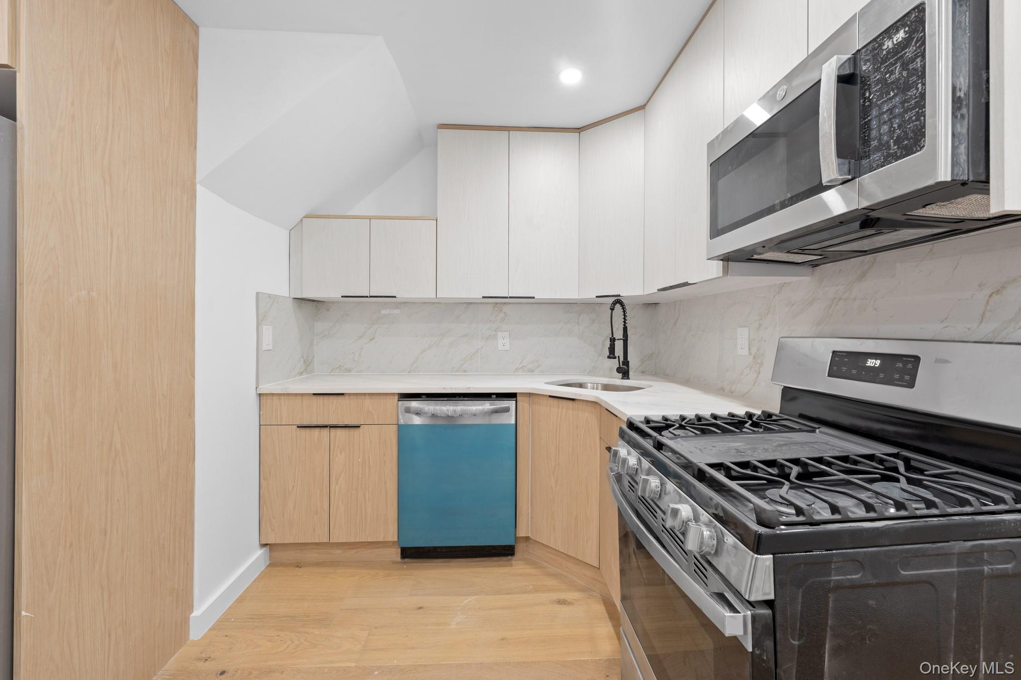 19124 Murdock Avenue, Saint Albans, NY 11412