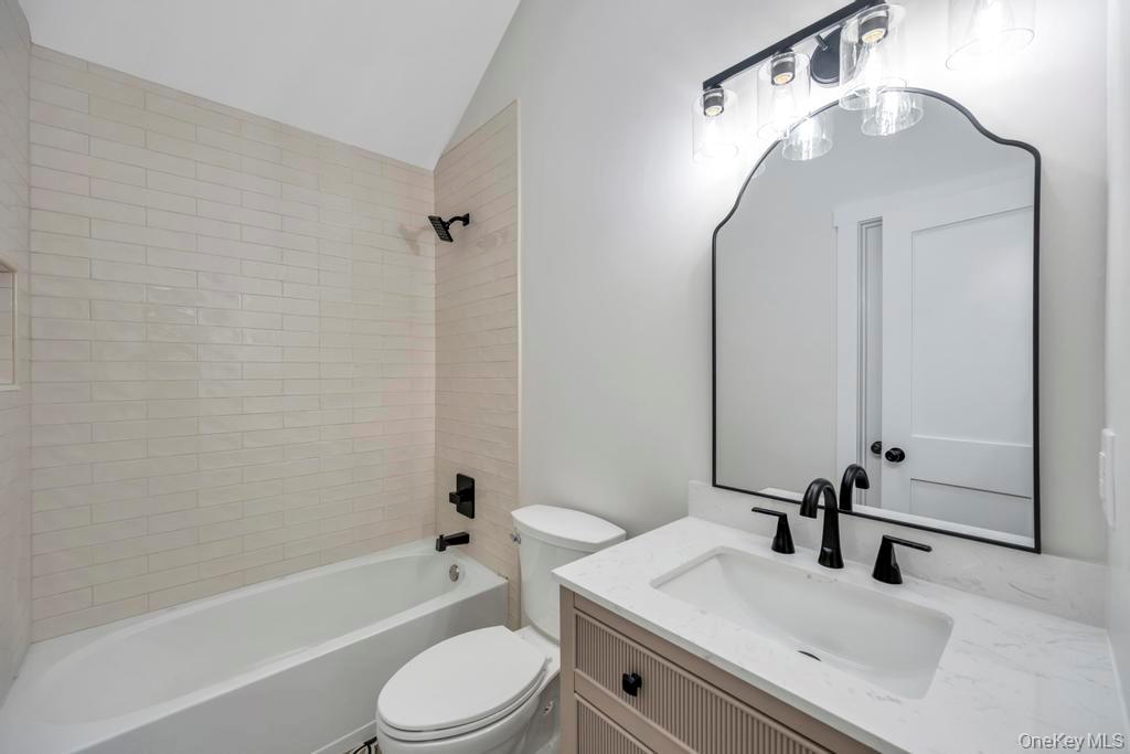 160 Oak Street, Mattituck, NY 11952