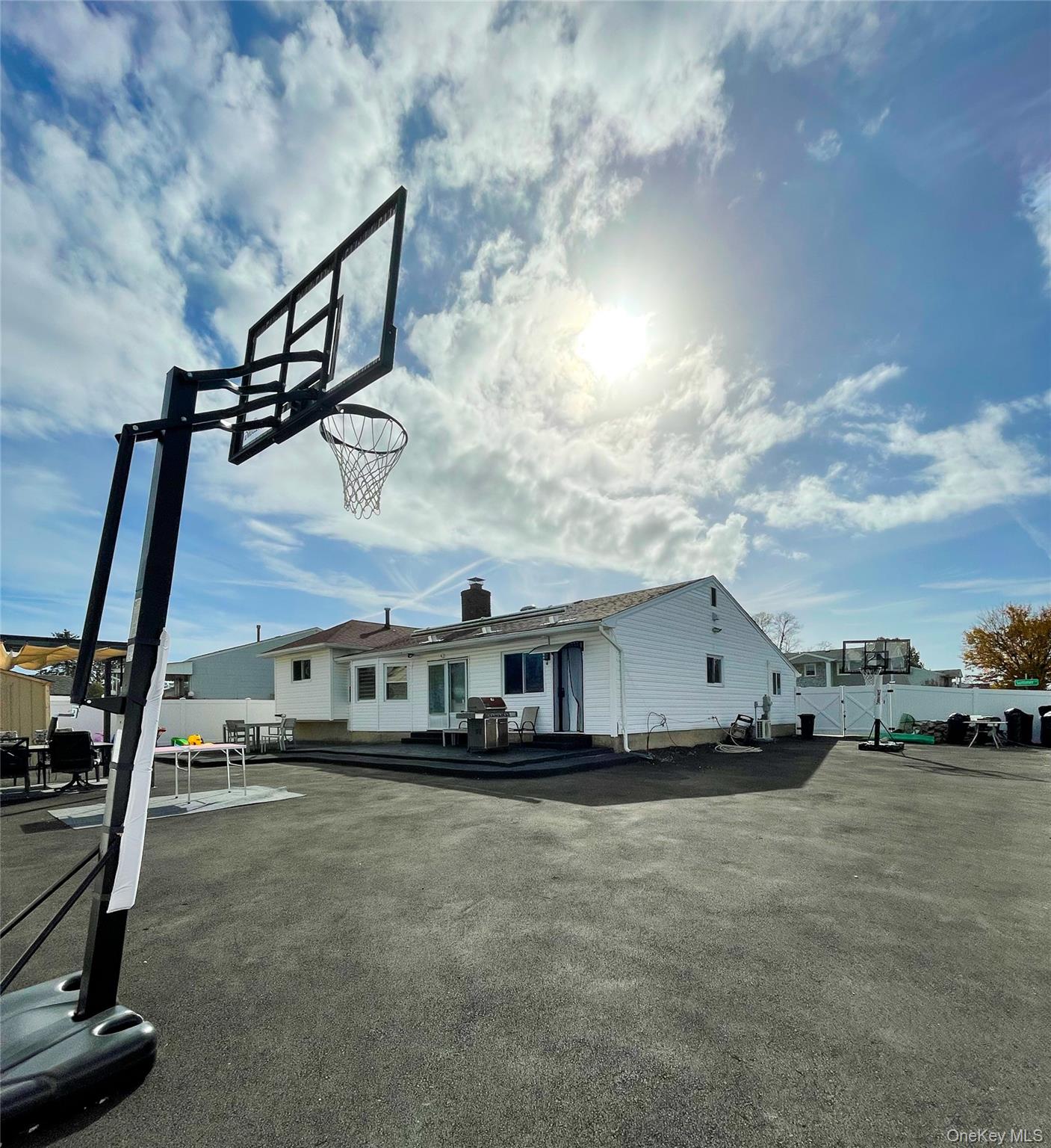 1 Summer Lane, Amityville, NY 11701