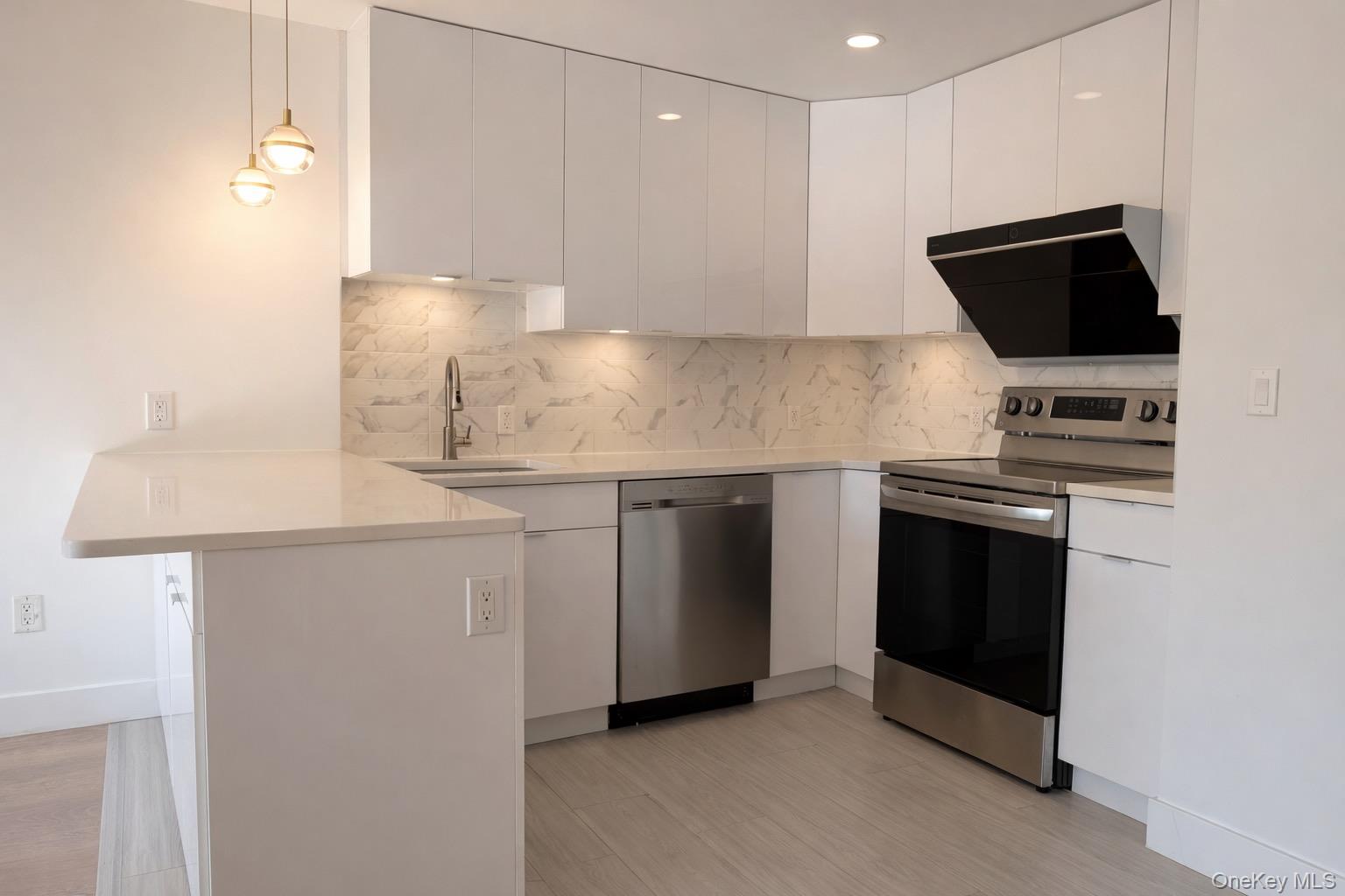 52-16 Roosevelt Avenue # 2C, Woodside, NY 11377