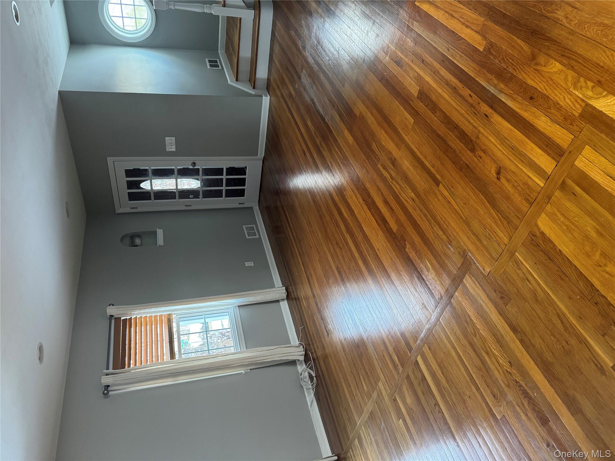 31 Flower Road, Valley Stream, NY 11581