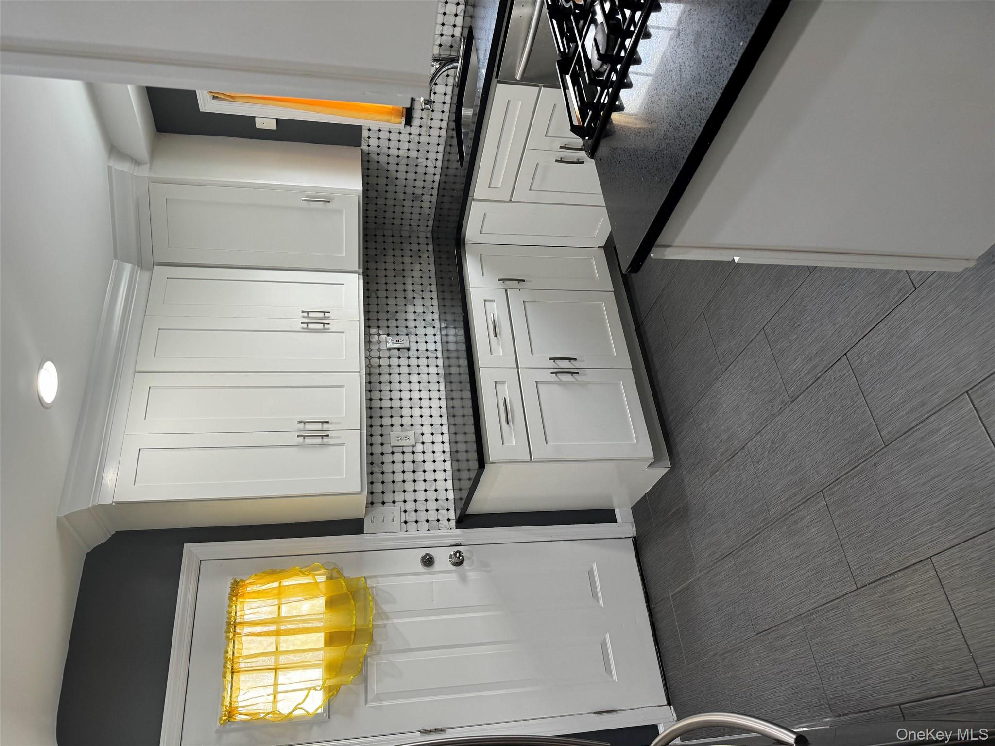 31 Flower Road, Valley Stream, NY 11581