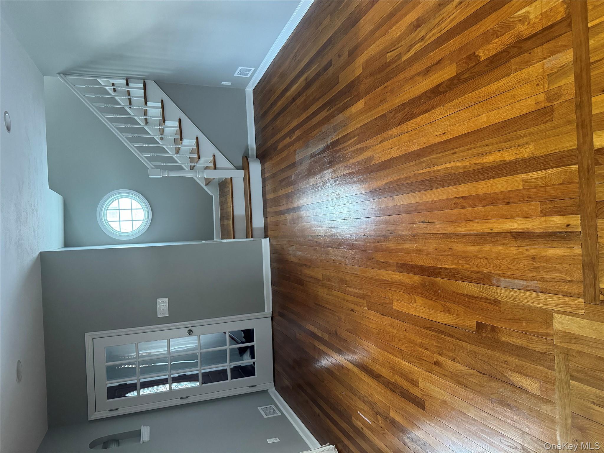 31 Flower Road, Valley Stream, NY 11581